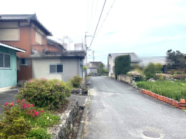 高島市勝野倉庫付き68坪売地のその他|前面道路