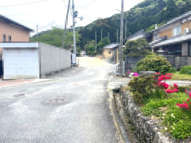 高島市勝野倉庫付き68坪売地のその他|前面道路