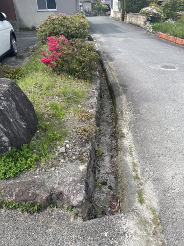 高島市勝野倉庫付き68坪売地のその他|境界