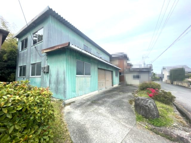高島市勝野倉庫付き68坪売地の外観