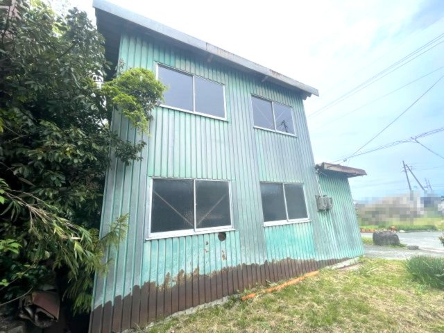 高島市勝野倉庫付き68坪売地の外観