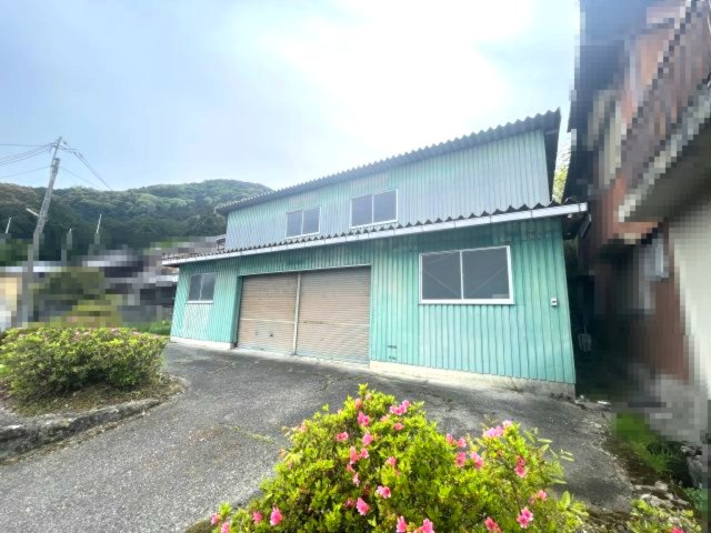高島市勝野倉庫付き68坪売地の外観