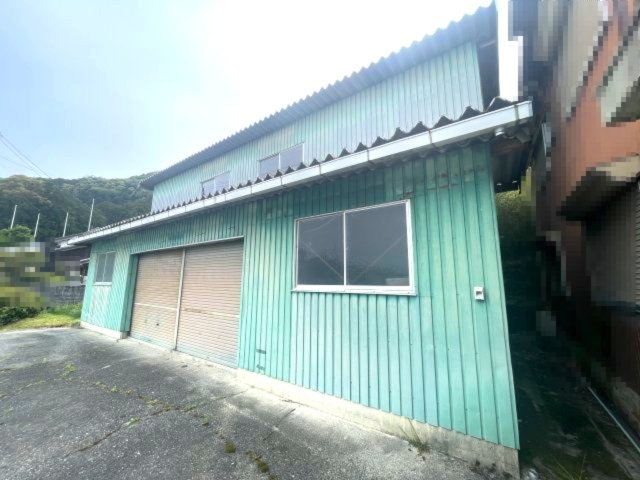 高島市勝野倉庫付き68坪売地の外観
