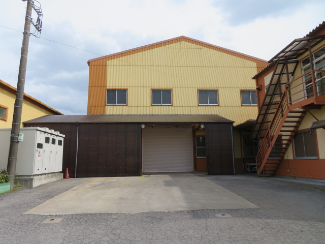 吉川市大字上内川の倉庫