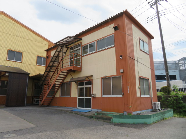 吉川市大字上内川の倉庫