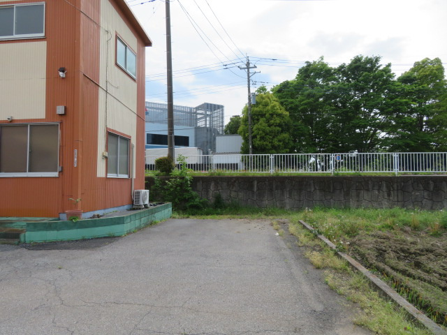 吉川市大字上内川の倉庫
