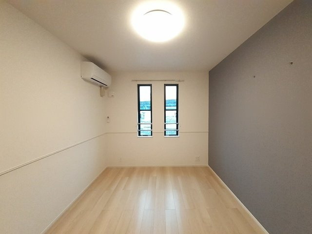 フローラシオン手屋の内装|明るい色調の室内です