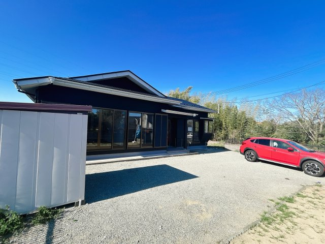 相馬市中野字清水　陽当たり良好！平屋中古住宅　3LDK 不動産プラスの駐車場|駐車場です。合計4台駐車可能です。余裕の駐車スペースがあります。