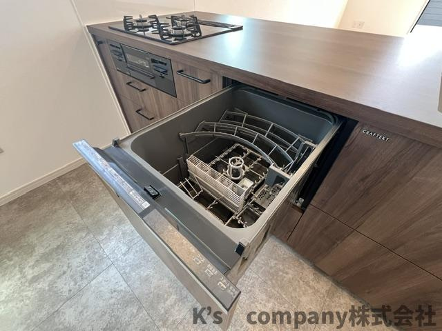 茅ヶ崎市矢畑　新築戸建　3号棟のキッチン|時間短縮に便利な食洗器完備♪