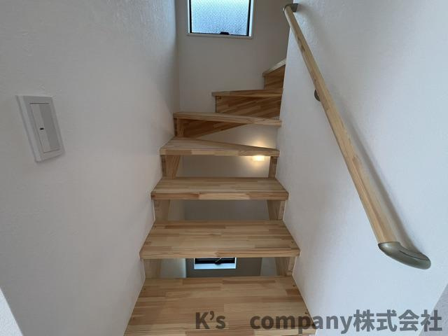 茅ヶ崎市矢畑　新築戸建　3号棟の内装|手すり付き階段♪