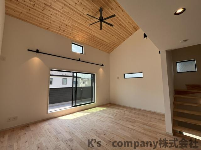 茅ヶ崎市矢畑　新築戸建　3号棟の居間・リビング|2階リビング仕様で日当たり良く開放感があります◇◇