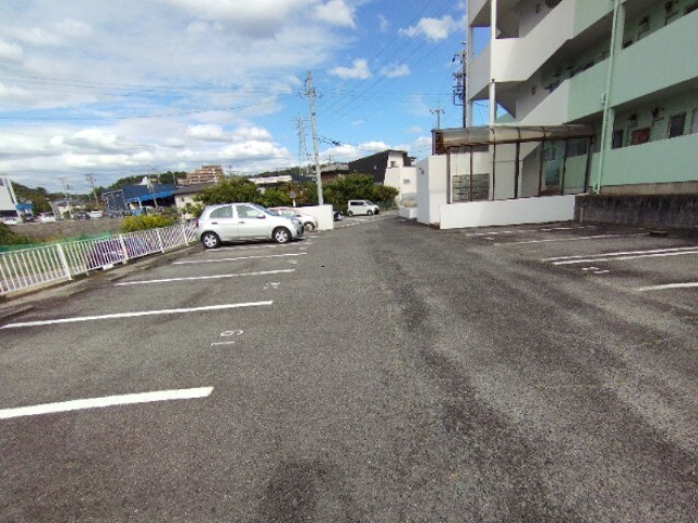 マンションいしはらの駐車場