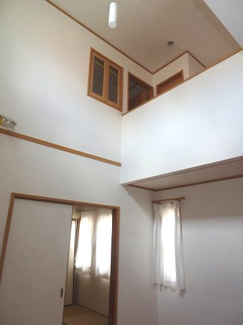 【居間・リビング】 | 川西市清和台東4丁目4の225　中古一戸建て