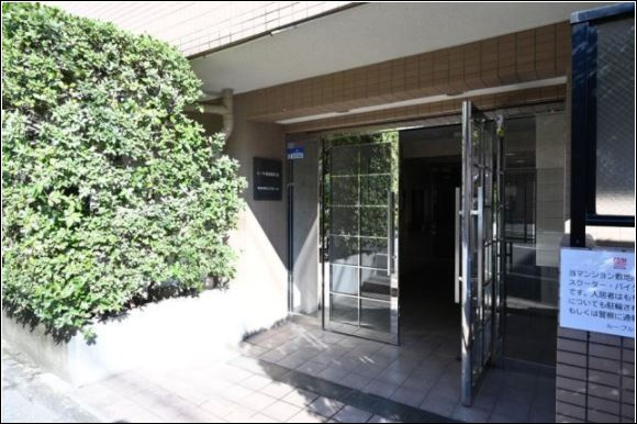 新宿区西落合２丁目の賃貸マンションのエントランス