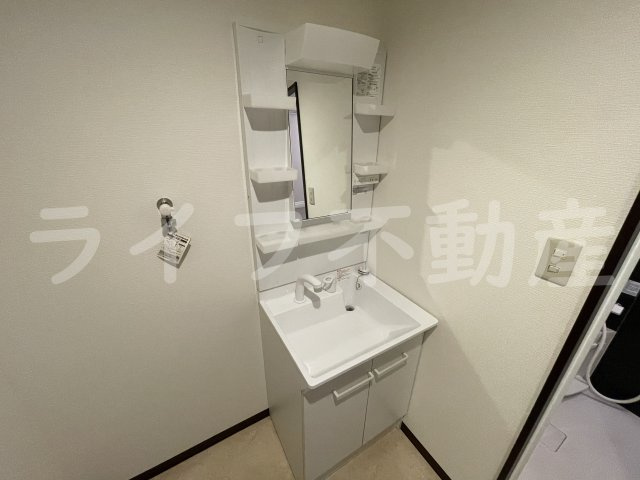 第10美和マンションの独立洗面台|独立洗面化粧台が付いています