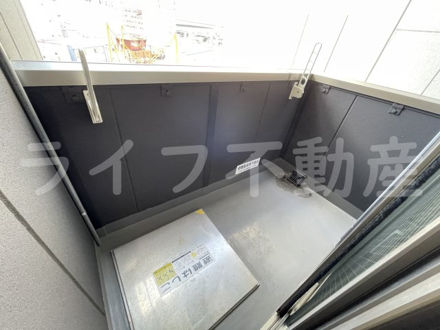 第10美和マンションのバルコニー|バルコニーからの眺めを楽しみながら食事をしませんか