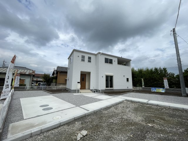 藤岡市下戸塚（全5棟）2号棟の前面道路含む現地写真