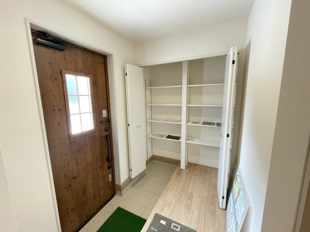 藤岡市下戸塚（全5棟）2号棟の玄関