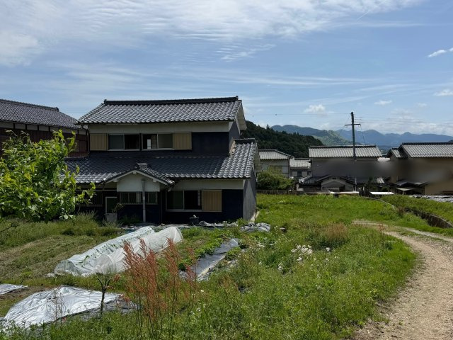 宇陀市榛原萩原　中古戸建の外観|セカンドハウスにも♪週末は田舎暮らし、146坪以上の広々敷地で楽しむ贅沢な時間♪