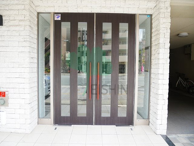 レジデンシャルヒルズ博多東のエントランス
