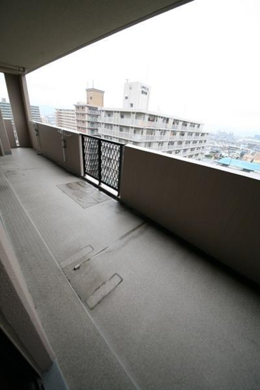 【バルコニー】 | サンジュール・イースト箱崎 | 別号室の写真になります。現況優先。