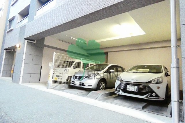 ラフィーネ博多駅前の駐車場