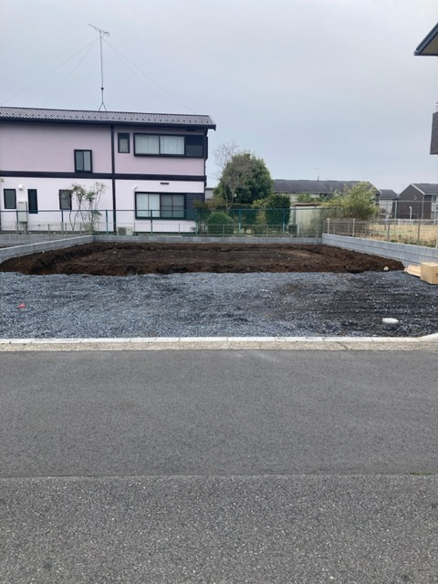 リーブルガーデン  水戸双葉台　第8　2の前面道路含む現地写真|前面道路幅6メートル。車庫入れラクラクです♪