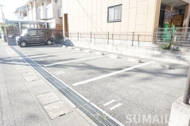 菊池郡菊陽町大字津久礼のアパートの駐車場