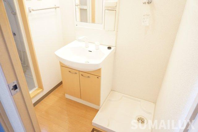 菊池郡菊陽町大字津久礼のアパートの独立洗面台