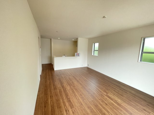 藤岡市下戸塚（全5棟）5号棟の居間・リビング