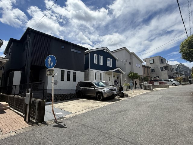 【中古戸建】日進市岩崎町根裏の前面道路含む現地写真