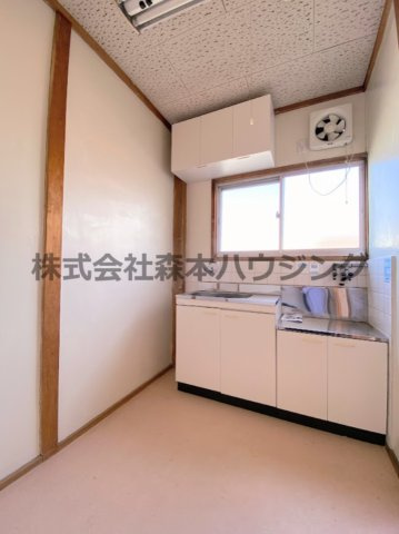 【居間・リビング】 | 　仲マンション | 明るいキッチンスペースです