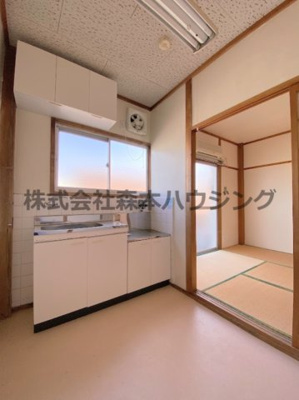 【居間・リビング】 | 　仲マンション | ゆったりしたキッチンスペースです
