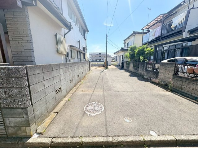 狭山市北入曽　建築条件なし売地　西武新宿線『入曽駅』徒歩21分　【御狩場小学区】の前面道路含む現地写真