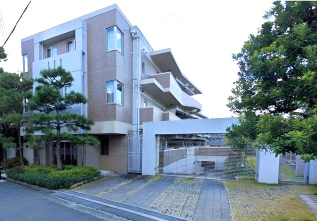 プレスティージュ芦屋平田町の外観|将来のお子様の通学も視野に入れると各方面アクセスがいい住居は日々の生活を助けてくれますね。