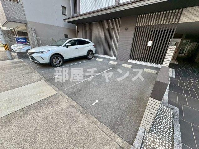 La casa alba dueの駐車場