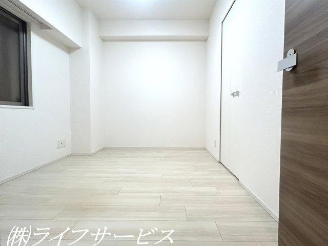 【洋室】 | エステムコート十三本町 | サービスルーム4.5帖／クローゼットあり