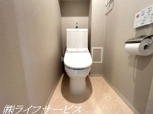 【トイレ】 | エステムコート十三本町 | 温水洗浄便座付トイレ