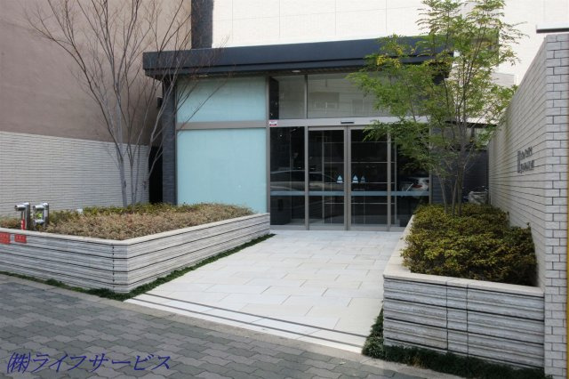 【エントランス】 | エステムコート十三本町 | Ｈ２６年３月建築