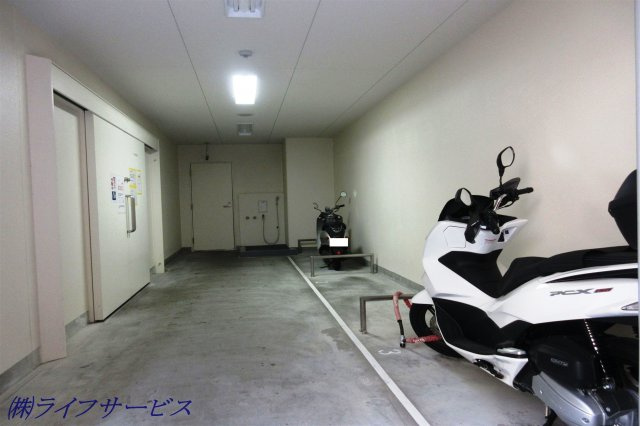 【その他共用部分】 | エステムコート十三本町 | バイク置場