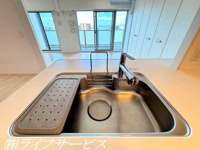 【キッチン】 | エステムコート十三本町 | キッチンシンク／浄水器付水栓搭載