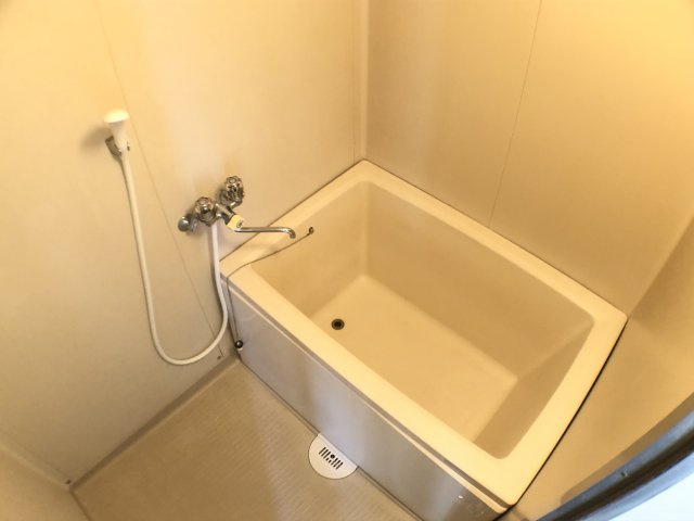 シンプルで機能的なユニットバスです！