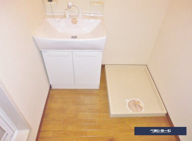 エステリーオD棟の洗面所|室内洗濯機置き場と洗髪洗面台