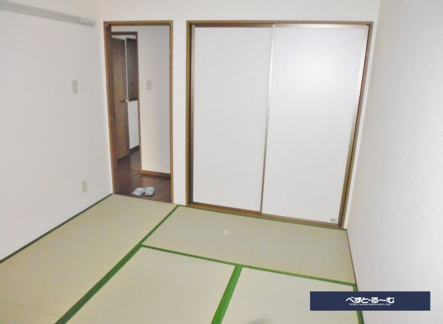 エステリーオD棟の和室