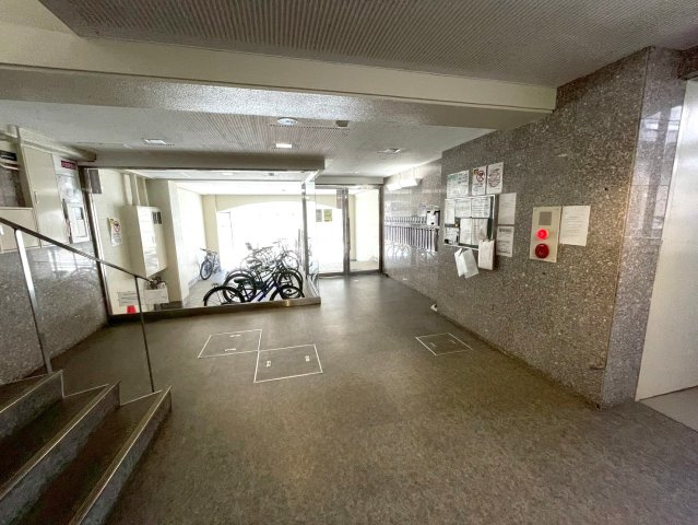 ◆阪急西向日駅徒歩７分◆ペット可◆スーパー徒歩１分◆無料専用駐車場付き◆ヴィーヴル向日のエントランス|エントランス