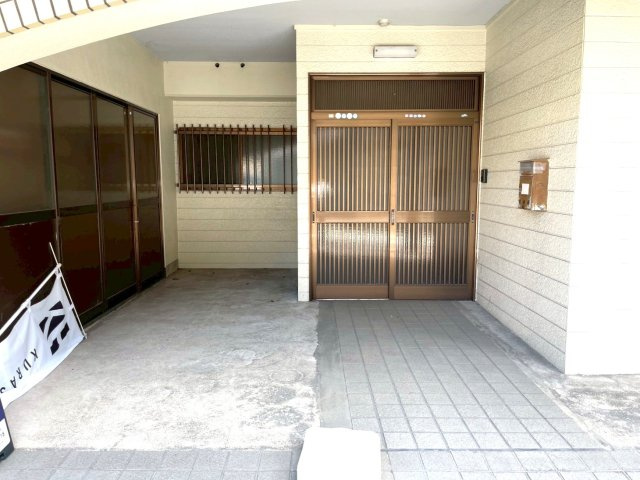 ◆阪急西向日駅徒歩７分◆ペット可◆スーパー徒歩１分◆無料専用駐車場付き◆ヴィーヴル向日の駐車場|駐車スペース