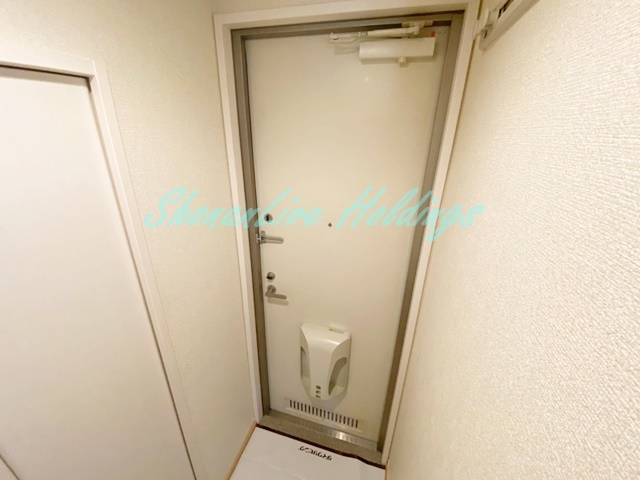 横浜市泉区中田東１丁目のアパートの玄関