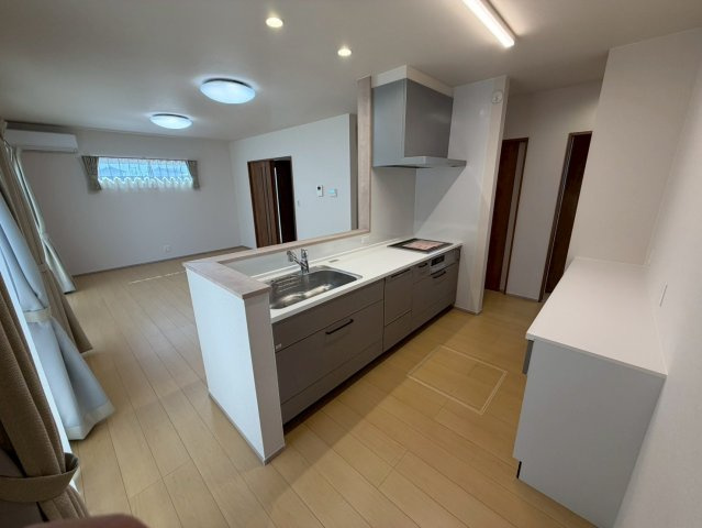 丸亀市中府町４丁目　新築オール電化住宅の居間・リビング