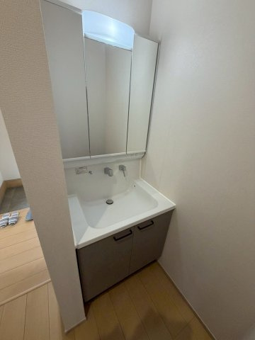 丸亀市中府町４丁目　新築オール電化住宅の独立洗面台