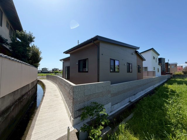 丸亀市中府町４丁目　新築オール電化住宅の外観